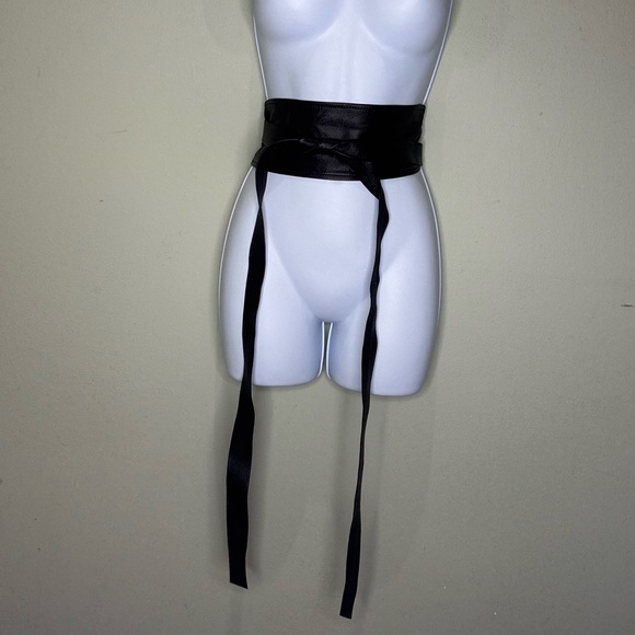 Elegantly Waisted black soft leather obi belt - Picture 2 of 5